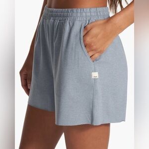 Women’s Vuori Boyfriend Shorts | Size Small | EUC